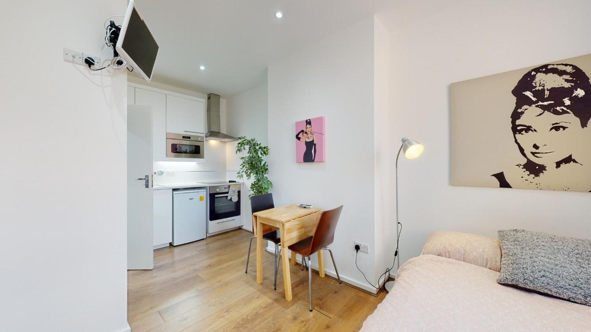 48b Aparthotel *